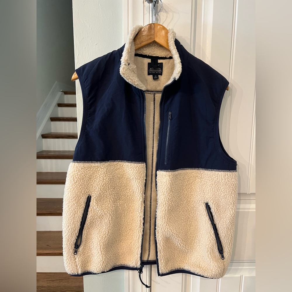 Men’s J Crew Navy and Cream Sherpa Zip Up Vest with Zipper Pockets Size Medium